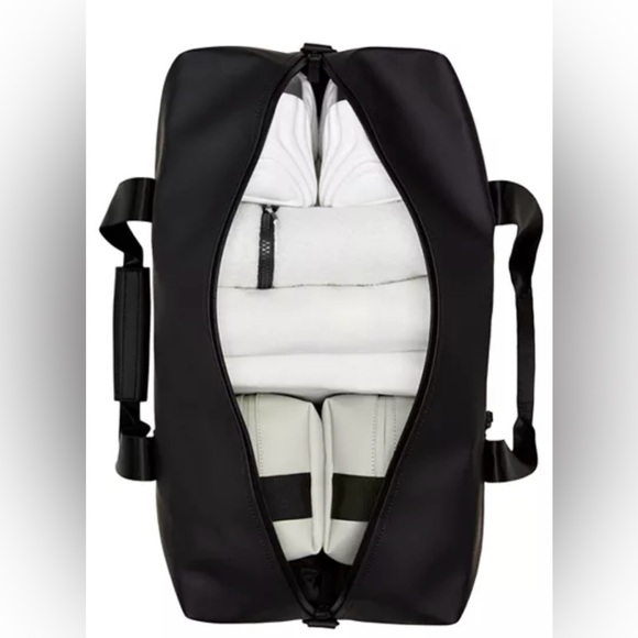 Rains Trail Waterproof Gym Bag in Black NWT - Picture 6 of 13